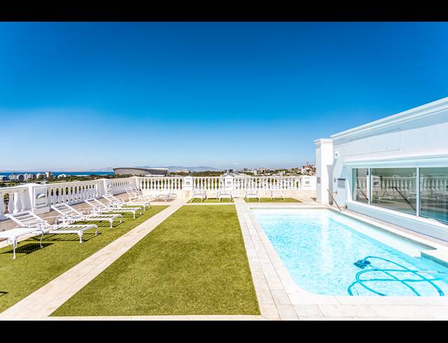 2 BEDROOM APARTMENT TO LET IN SEA POINT